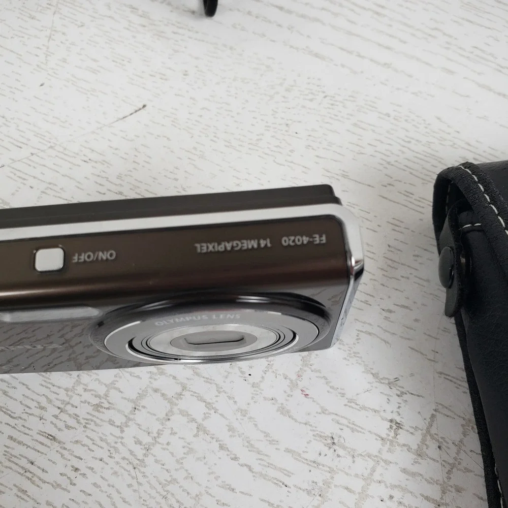 Olympus FE-4020 Digital Camera 14MP 4x Wide Zoom Brown with Case and Charger